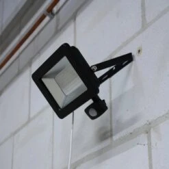 LED-Strahler 4000 K IP44 Sensor Sanan LED 50 W 5500 Lm Schwarz -Heimdekoration Angebote 692819 11020200 02