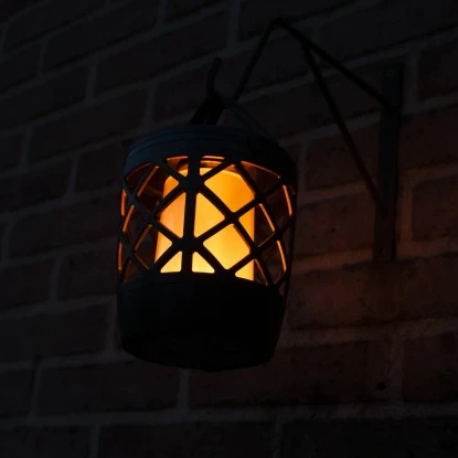 Solar-Laterne Rapanui Mit Erdspieß 2 W 50 Lm 1500 K IP65 Sensor Schwarz 4 Solar-Laterne Rapanui Mit Erdspieß 2 W 50 Lm 1500 K IP65 Sensor Schwarz – Bild 4